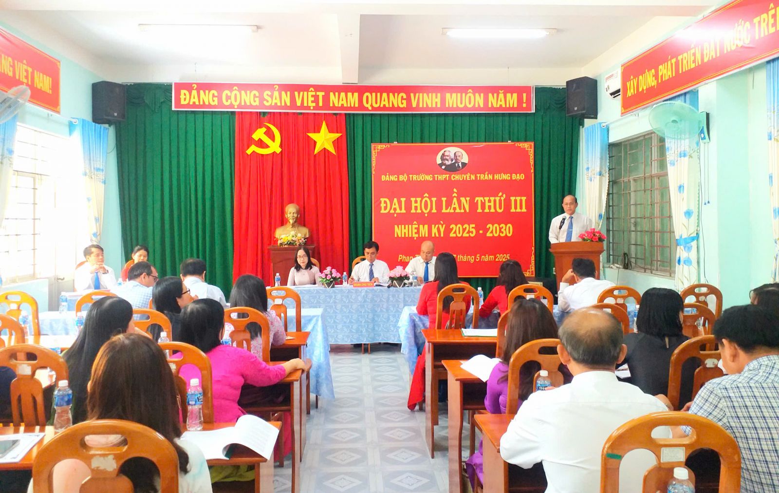 ĐẠI HỘI ĐẢNG BỘ TRƯỜNG THPT CHUYÊN TRẦN HƯNG ĐẠO    NHIỆM KÌ 2025-2030